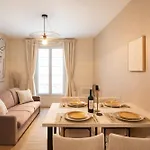 Central Paris - Family Apartment For 4