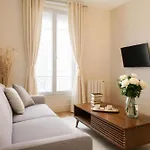 Central Paris - Family Apartment For 4