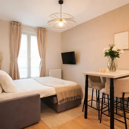 - Family For 4 * Paris